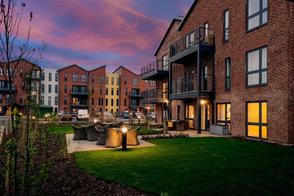 Property photo 3 of 12 Terrace