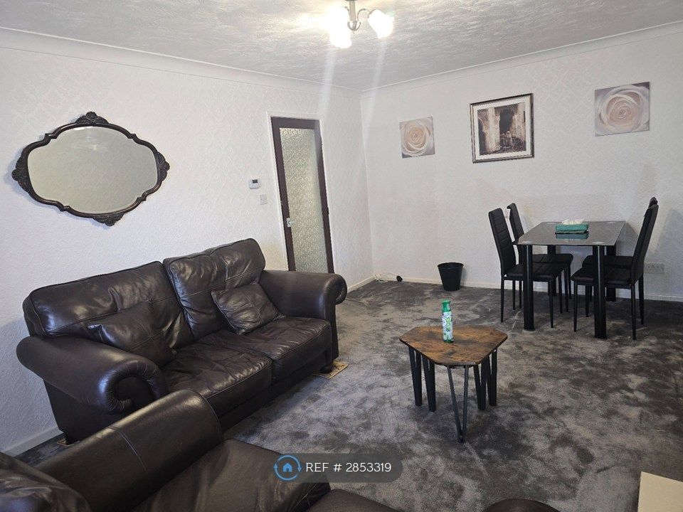 Property photo 2 of 4 Living Room