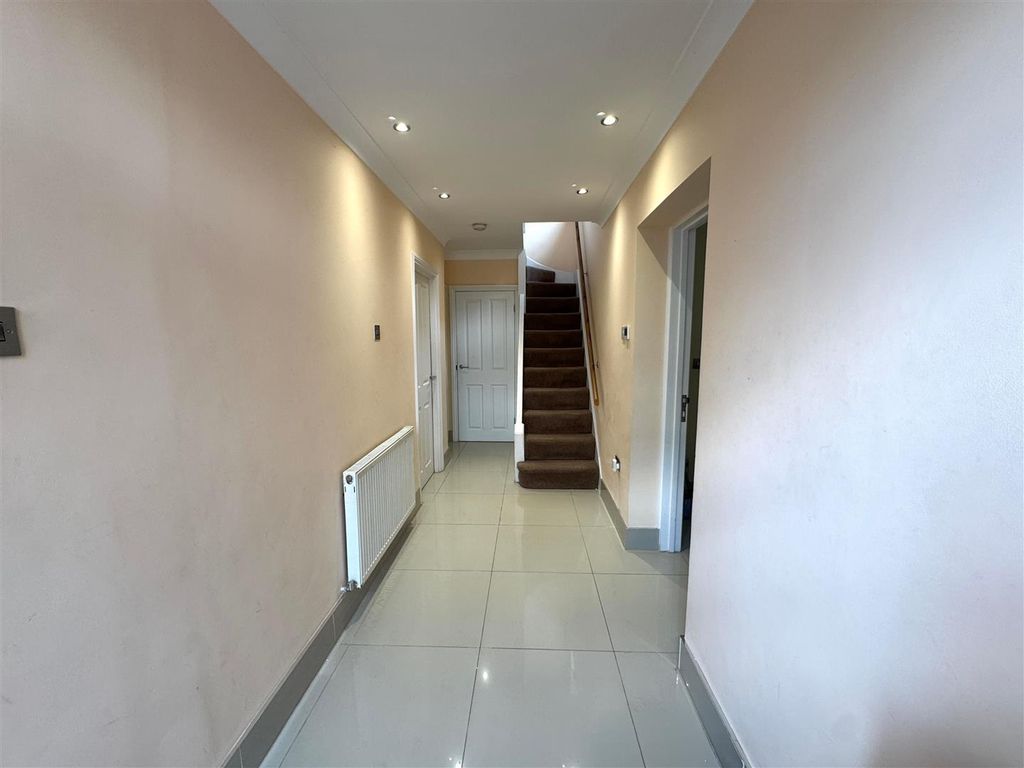Property photo 2 of 15 Ground Floor Entrance