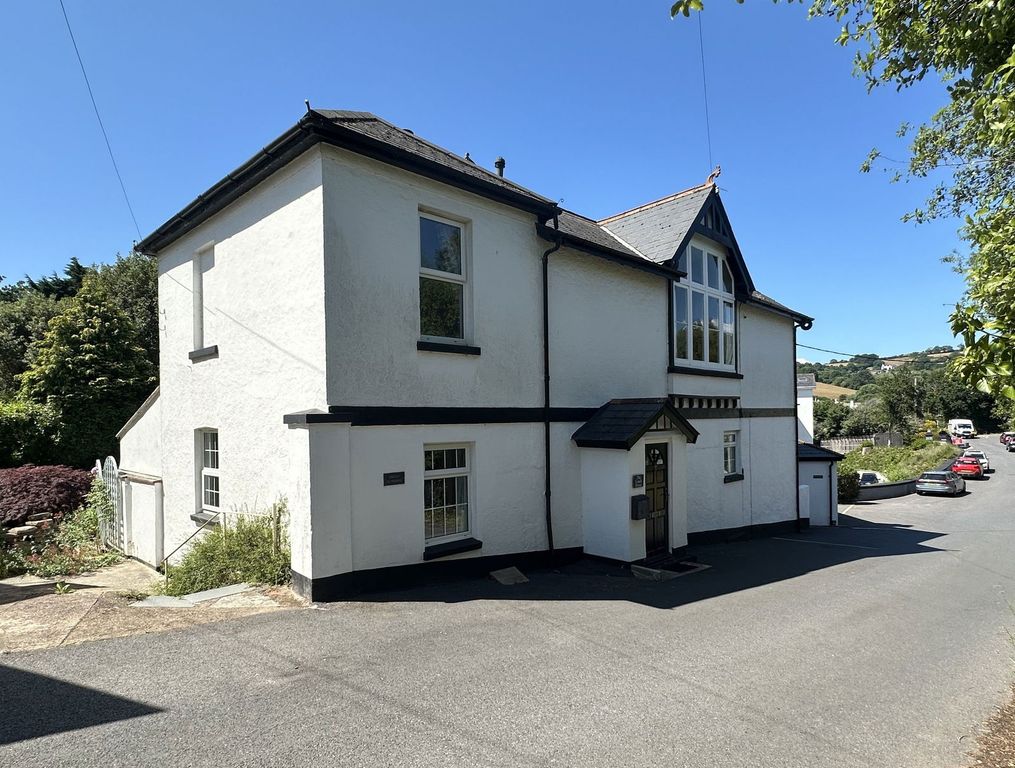 Property photo 2 of 33