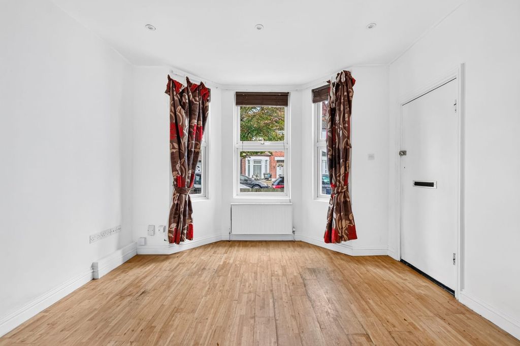 Property photo 1 of 18