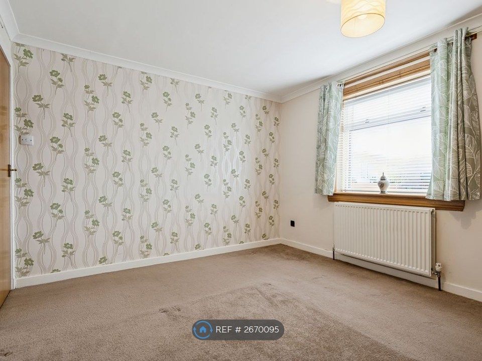 Property photo 2 of 8 Double Bedroom