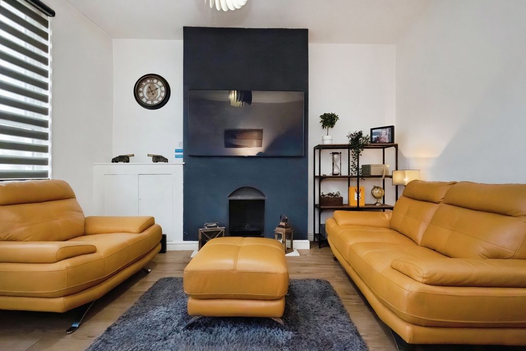 Property photo 3 of 16 Pbox-Img.Jpg