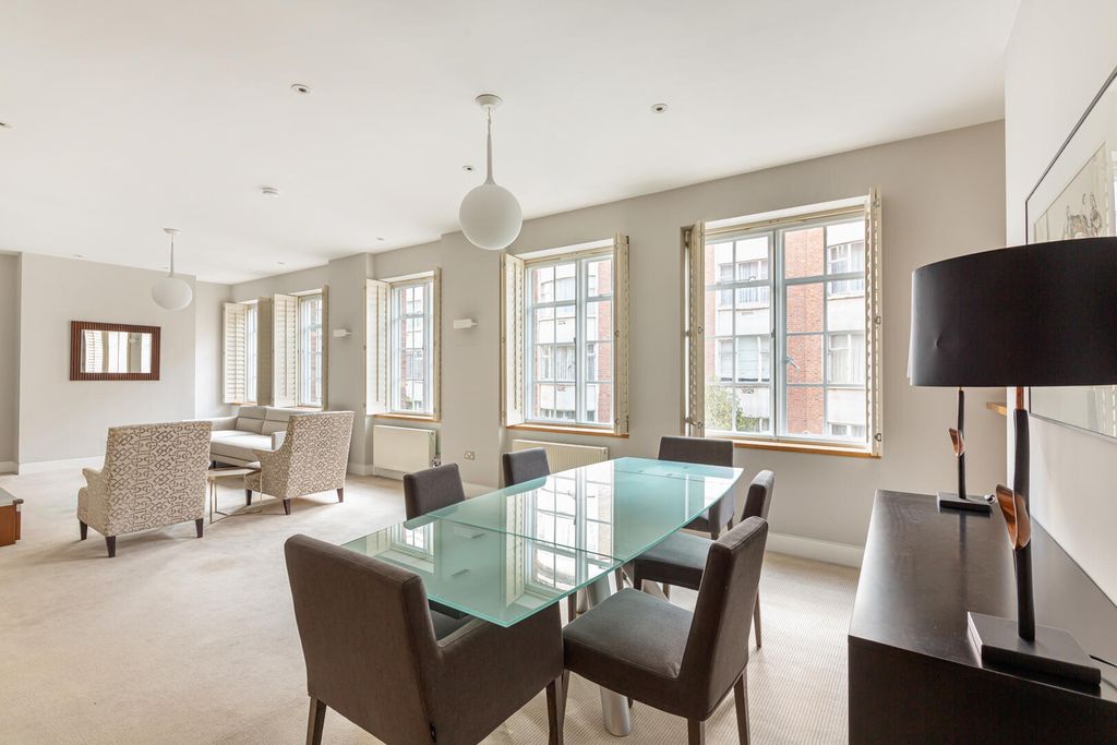 Property photo 3 of 11 Dining Room