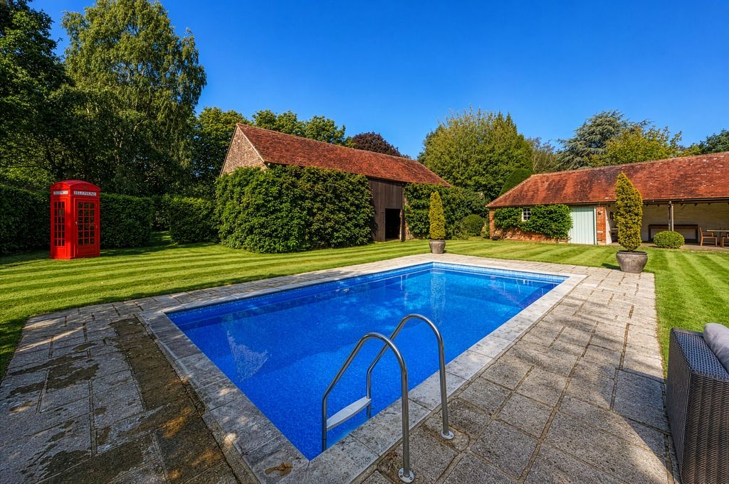 Property photo 3 of 40 Swimming Pool / Barn / Carriage House