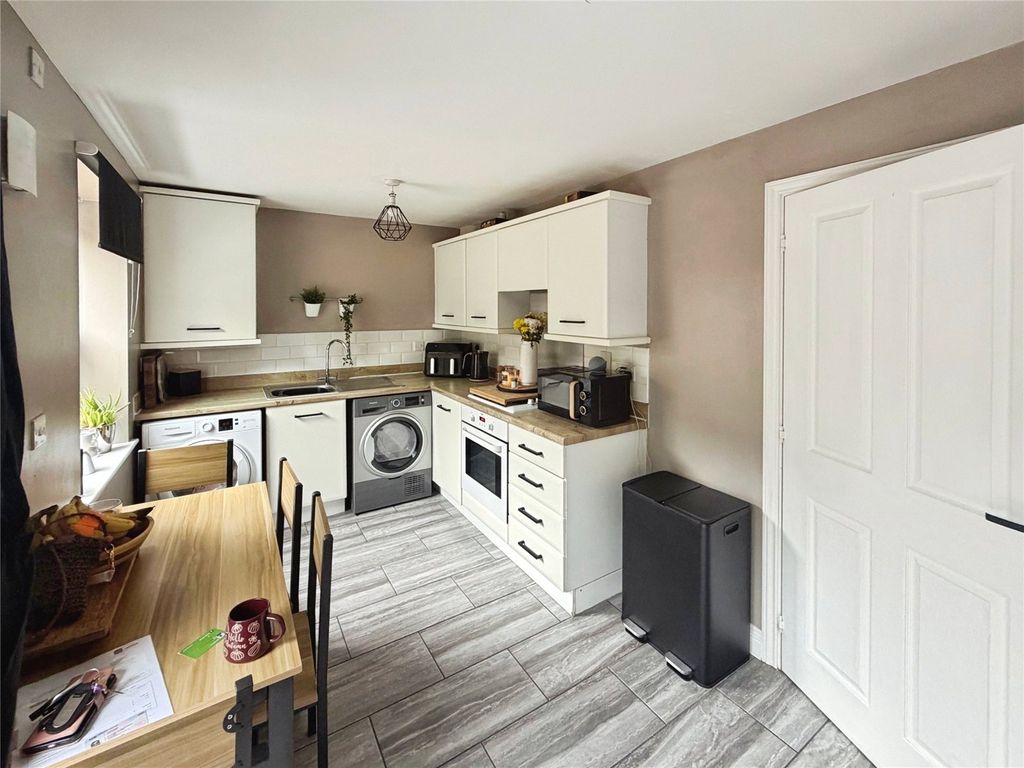 Property photo 3 of 10 Kitchen Diner