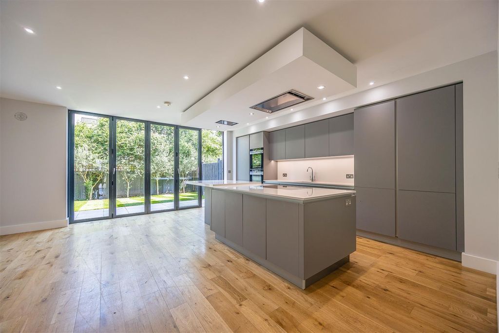 Property photo 2 of 30 Kitchen/Diner