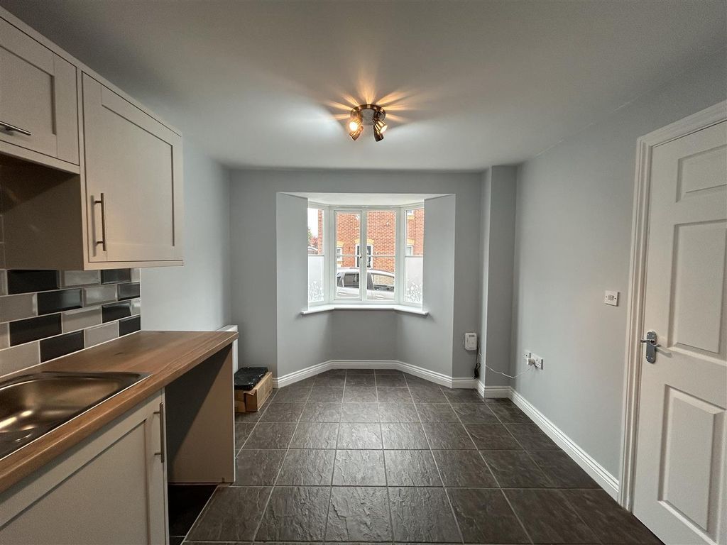 Property photo 3 of 12 Kitchen/Diner