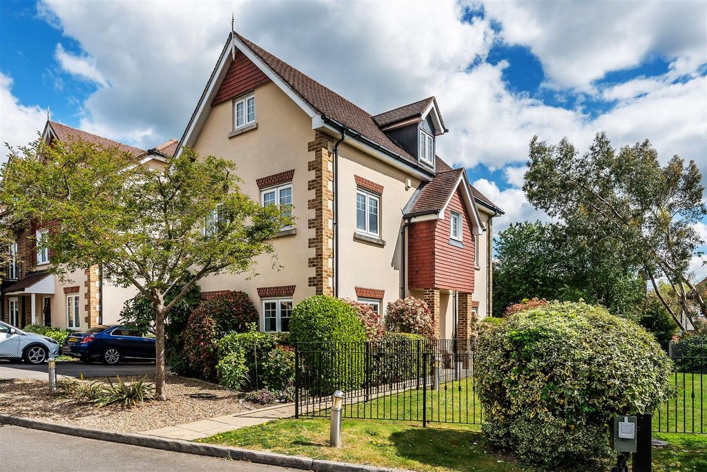Property photo 1 of 15 39-Halcyon-Close-29.Jpg