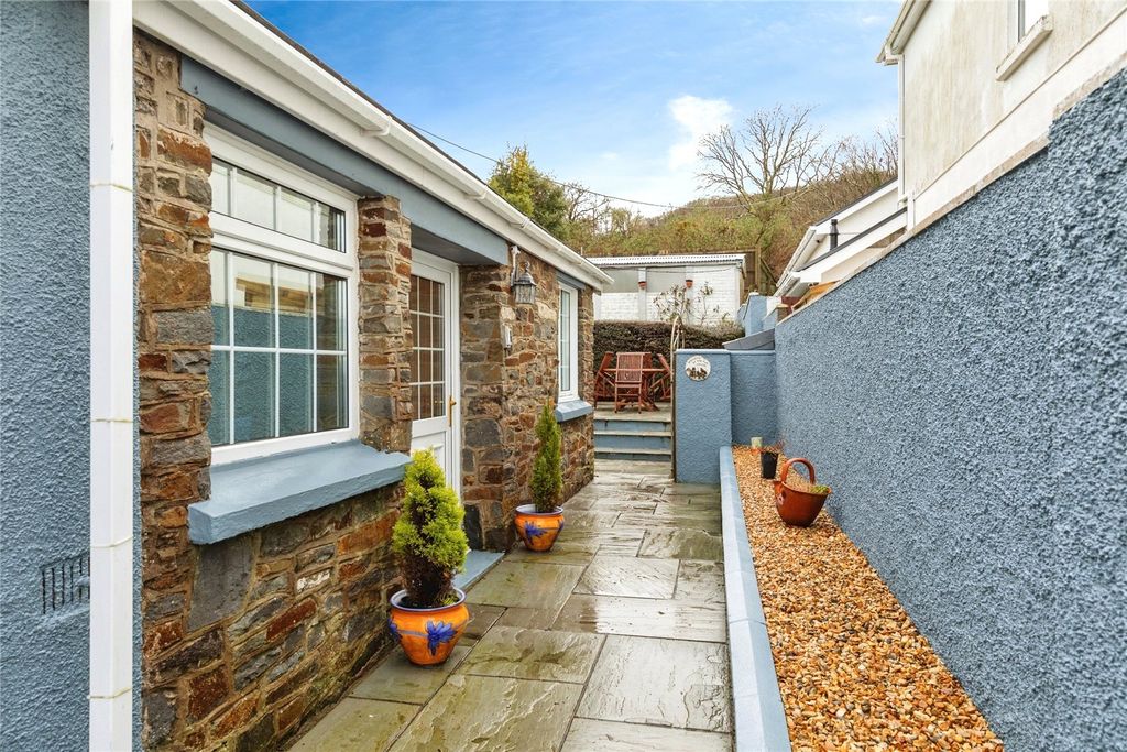 Property photo 3 of 44 Picture No. 57