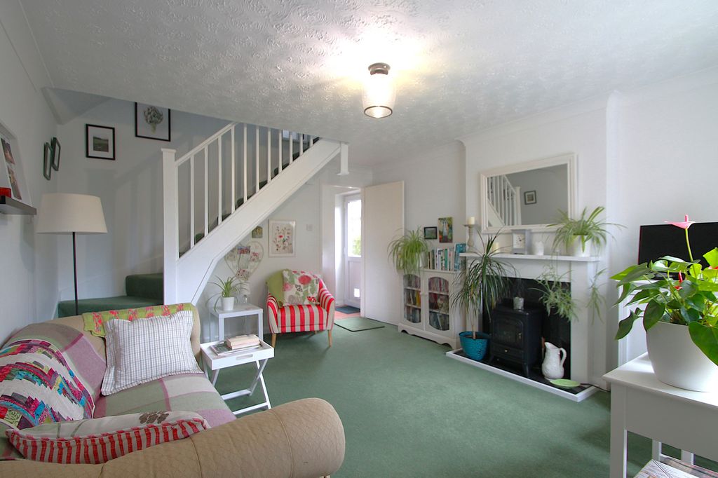 Property photo 3 of 17 Living Room