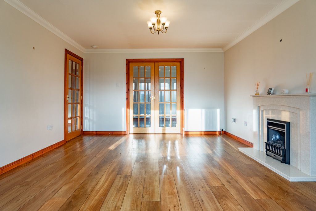 Property photo 3 of 44