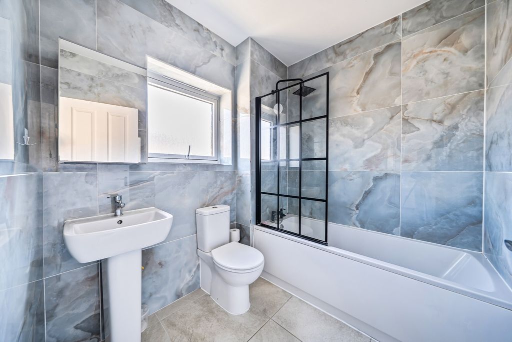 Property photo 1 of 16 1361844-8-68E3A26...