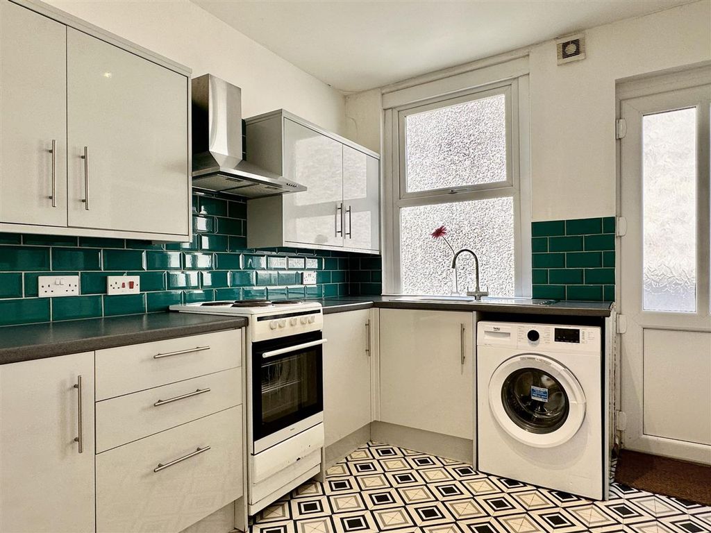 Property photo 2 of 14