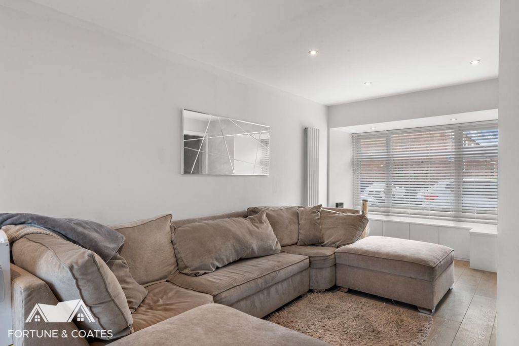 Property photo 3 of 16 Barnmead_13.Jpg