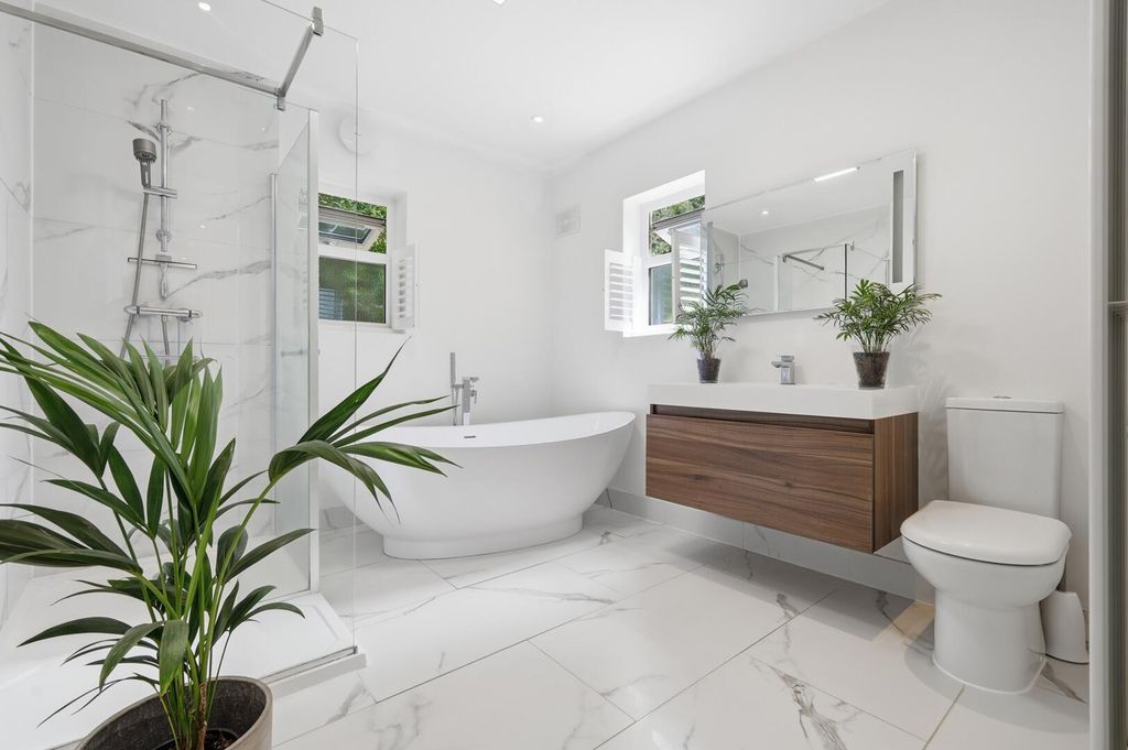 Property photo 3 of 15 Bathroom