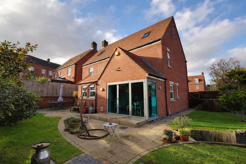 Property photo 2 of 23 Rear Garden Shot.Png