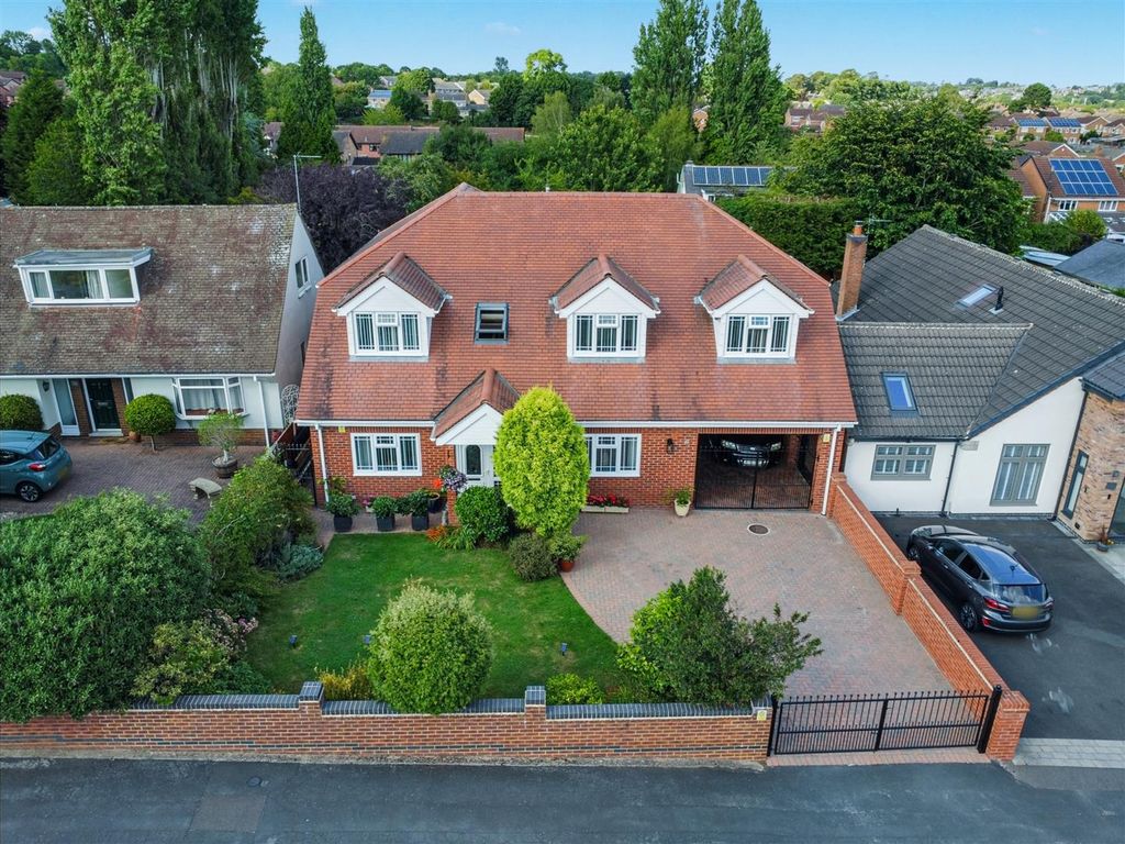 Property photo 1 of 40
