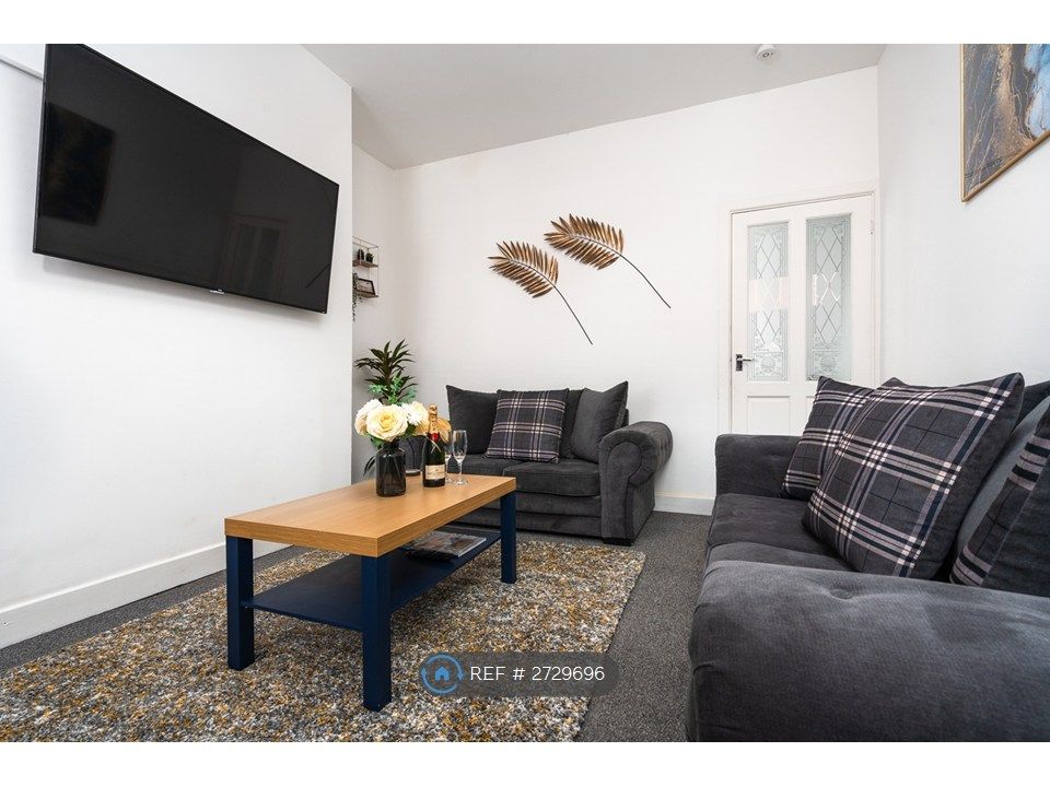 Property photo 1 of 35 Living Room