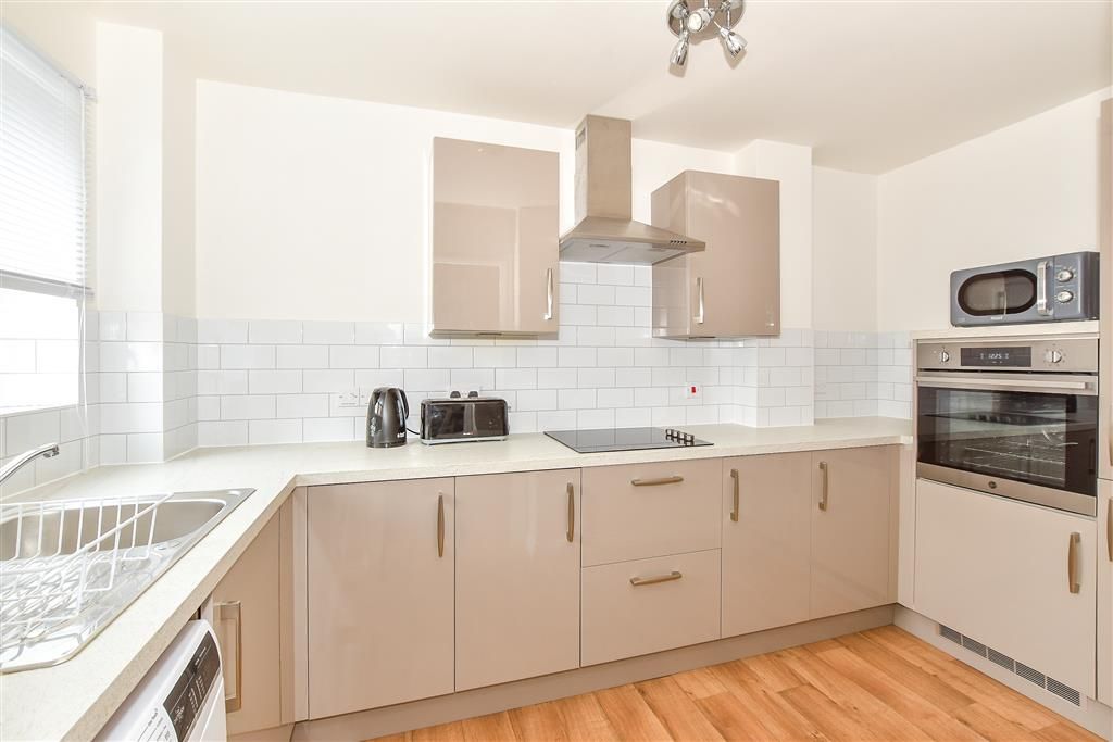 Property photo 3 of 9 Kitchen