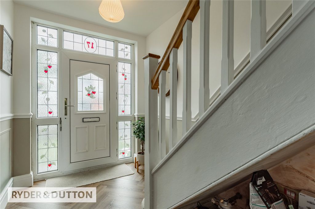 Property photo 2 of 20 Entrance Hall