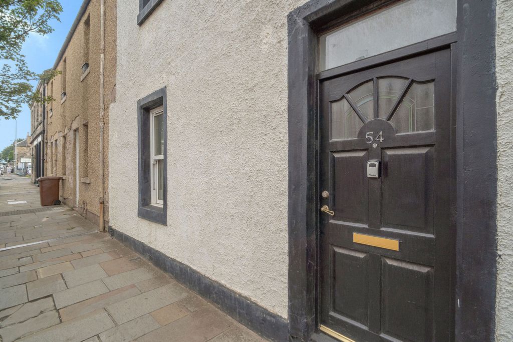 Property photo 2 of 35