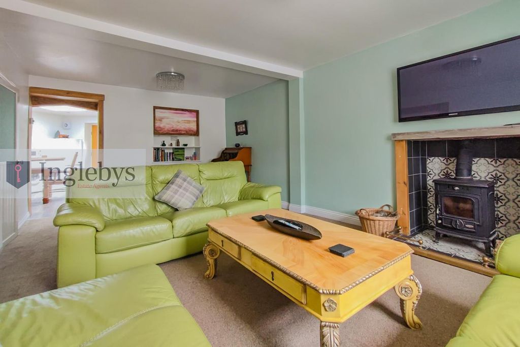 Property photo 3 of 19 13.Jpg