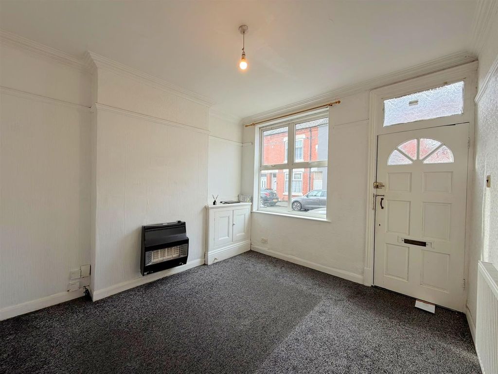 Property photo 2 of 15 Sitting Room