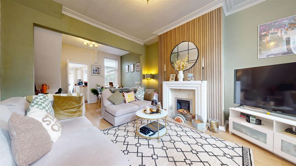 Property photo 3 of 18 Gladstone Street Reception Room