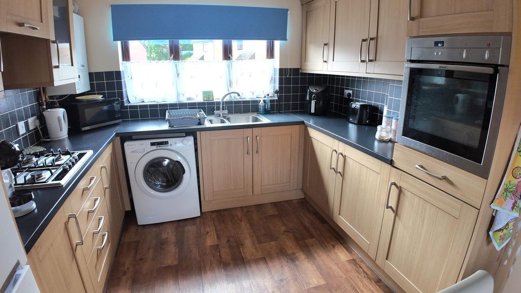 Property photo 2 of 10 Kitchen