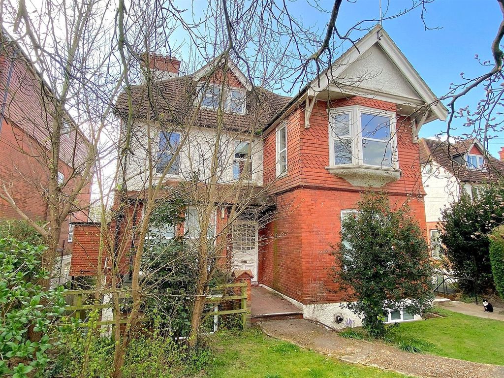 Property photo 1 of 9 122 Dorset Rd - Front.Jpg