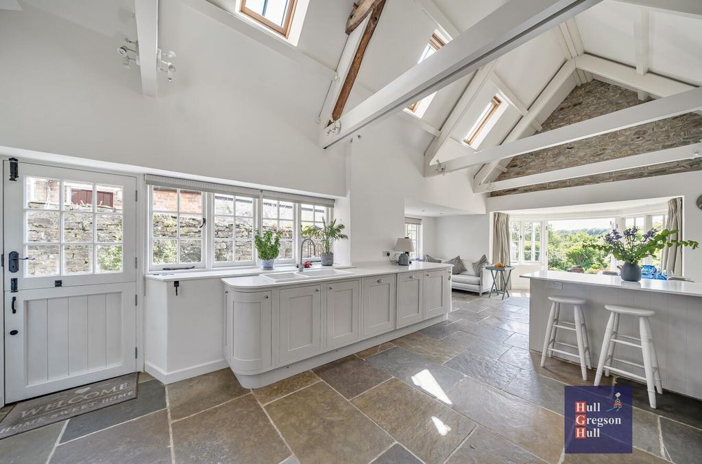 Property photo 3 of 36 80801Ffd-97Ec-4F4c-8134-Eb3cd1A1F1A5.Jpg