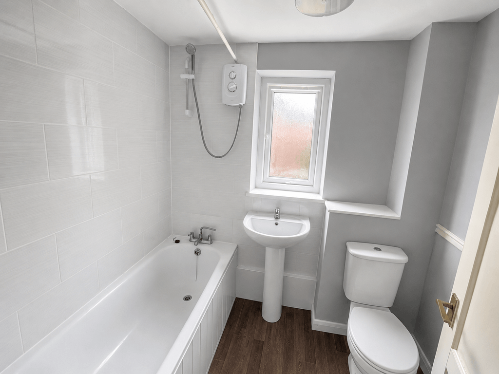 Property photo 2 of 13 Bathroom Photos