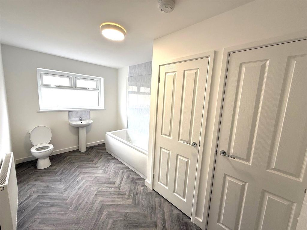Additional image 8 of Property to rentWestern Terrace, Cross Keys, Newport NP11
