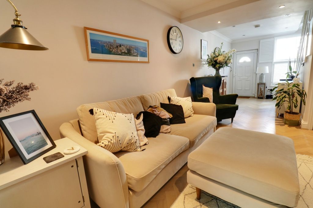 Property photo 2 of 16 4389712
