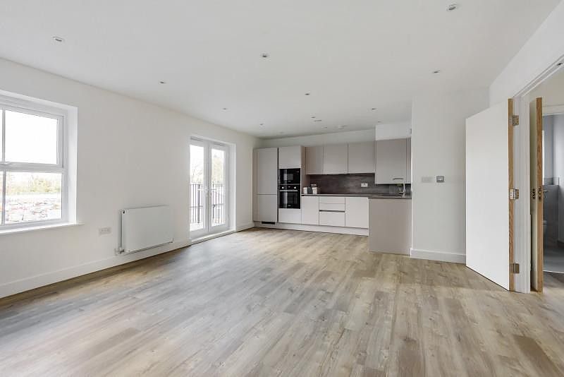 Property photo 2 of 9 Kitchen