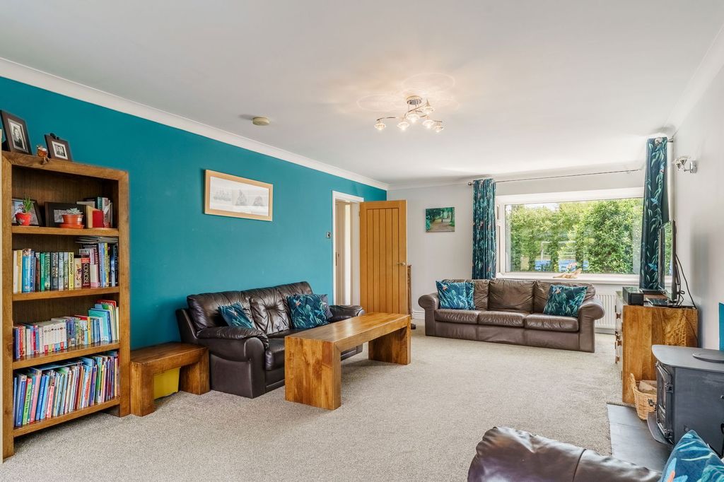 Property photo 2 of 32