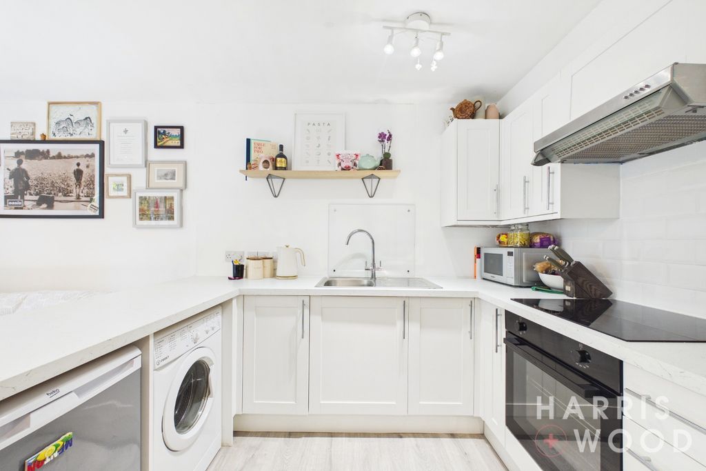 Property photo 2 of 13 5539353