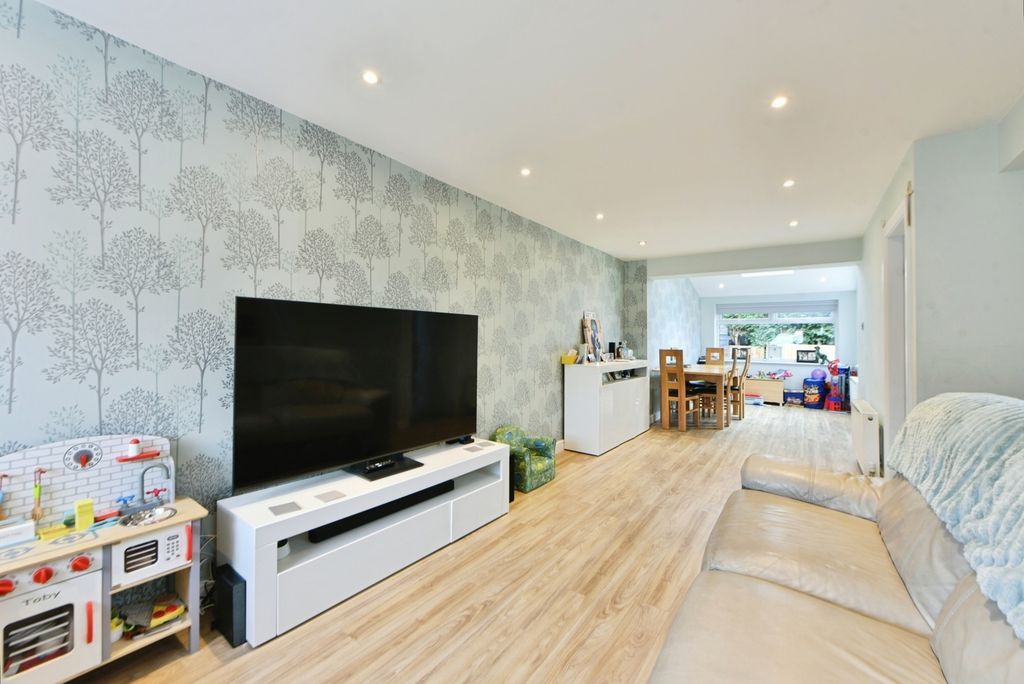 Property photo 2 of 17 Photo