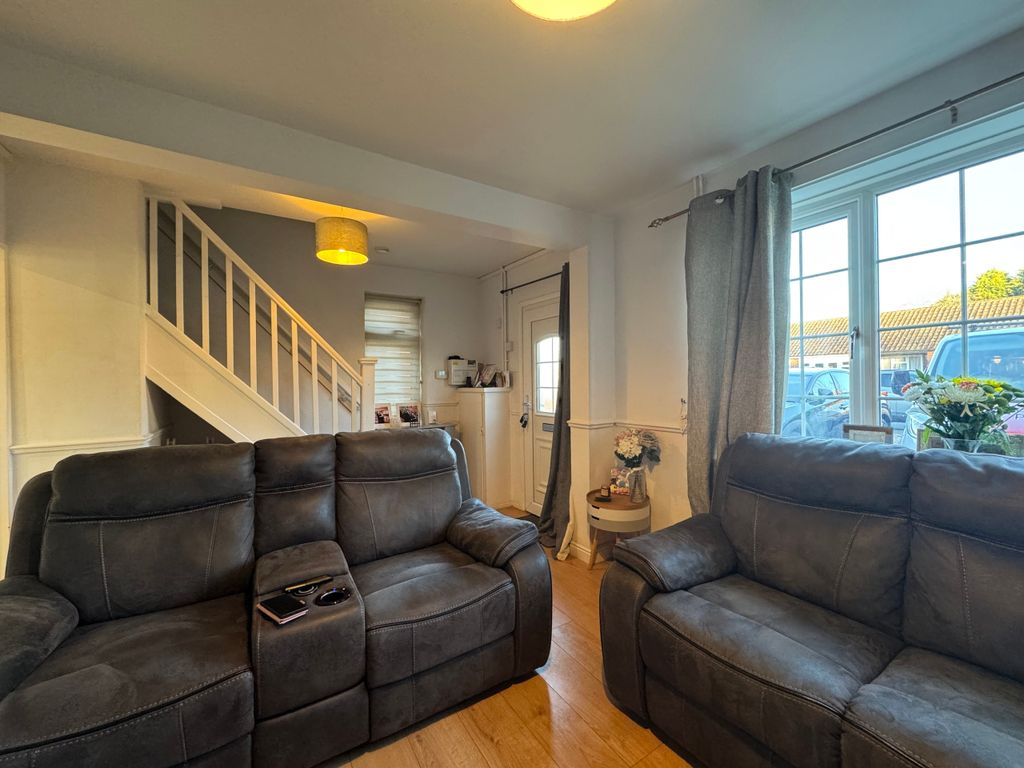 Property photo 3 of 13 Lounge