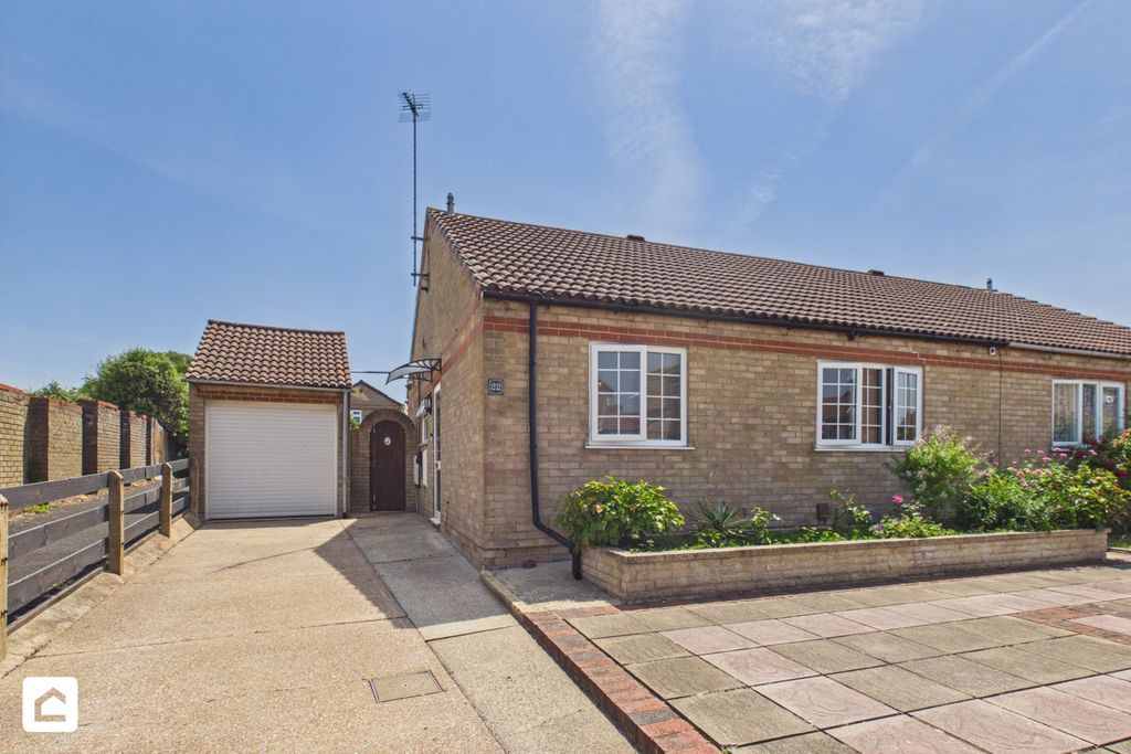 Property photo 1 of 17 Cam02528G0-Pr0472-Still029