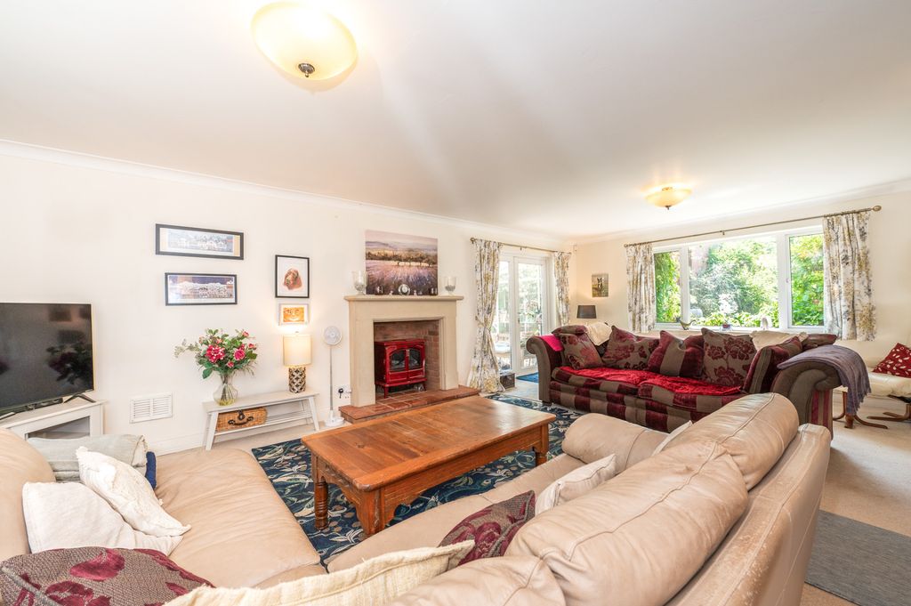 Property photo 3 of 26