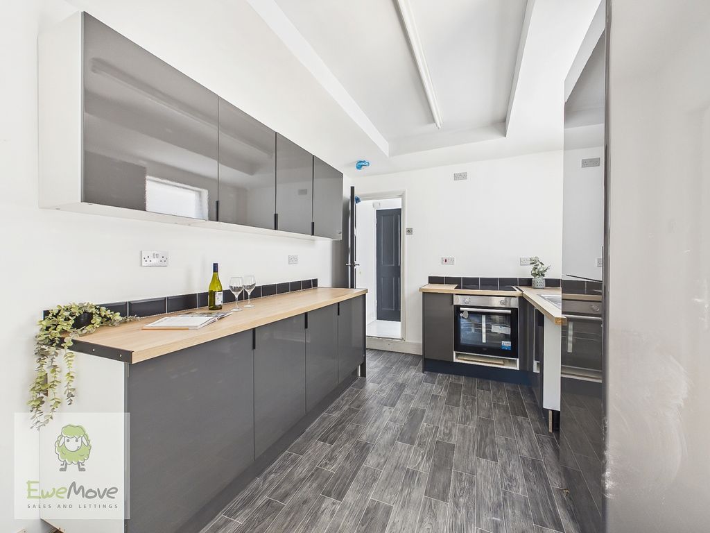 Property photo 1 of 16 Kitchen