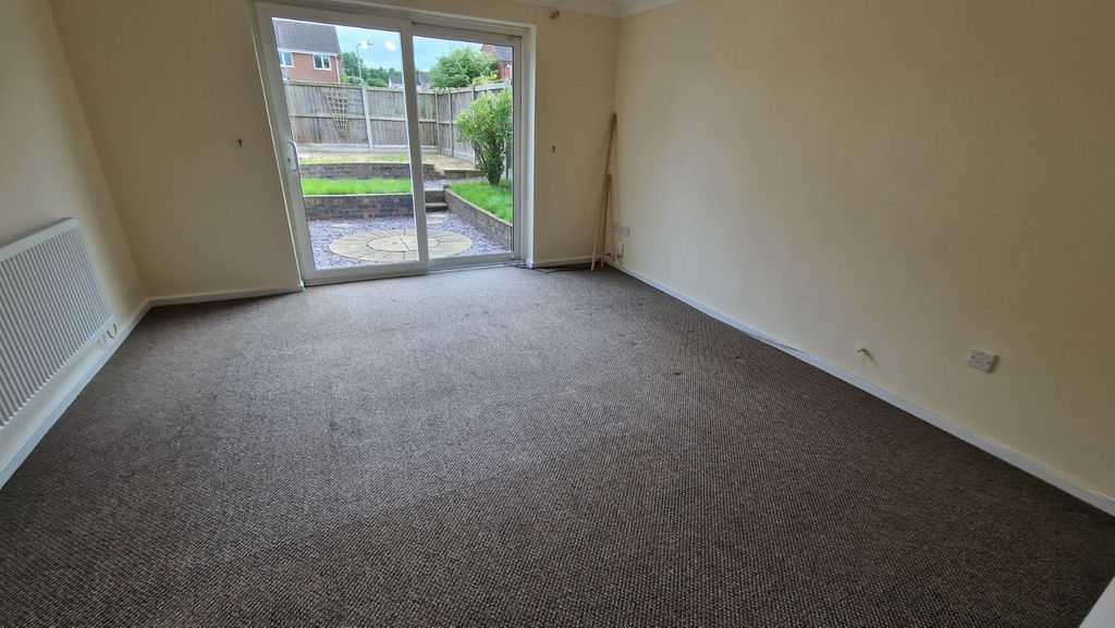 Property photo 2 of 8 Picture No. 12