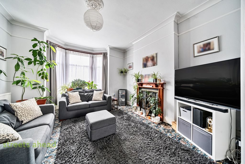 Property photo 2 of 18 898Bea1d-280c-467...