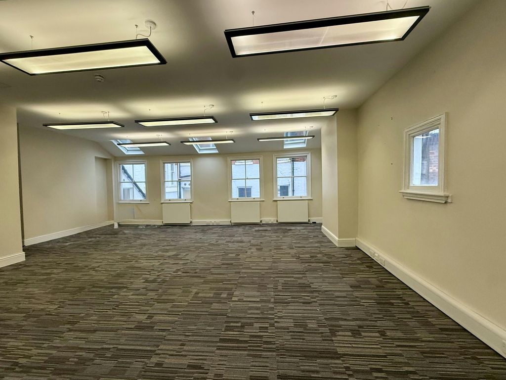 Property photo 3 of 12 Photo 04-12-2025, 13 37 17.Jpg