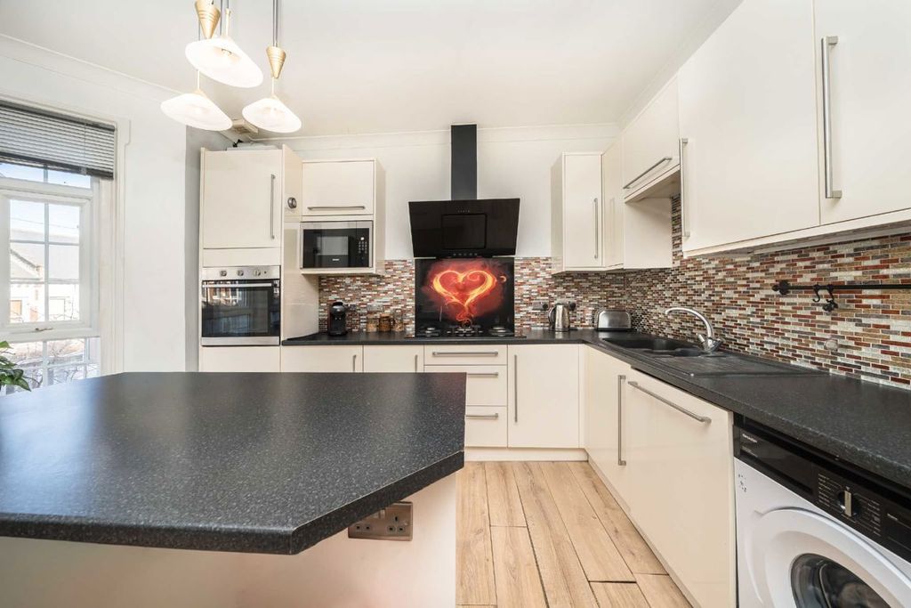 Property photo 3 of 5