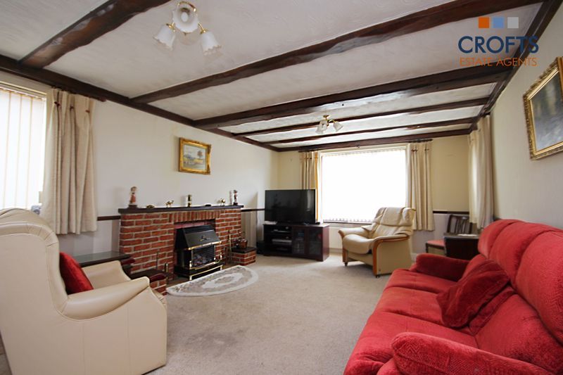 Property photo 3 of 16 Lounge