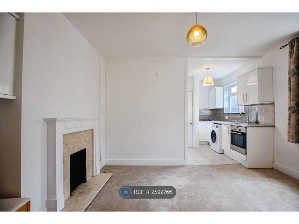 Property photo 1 of 10 Living Room (1)