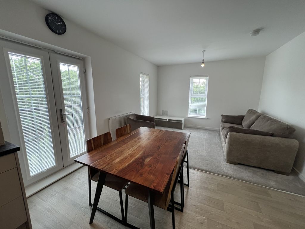 Property photo 3 of 11 Living Room